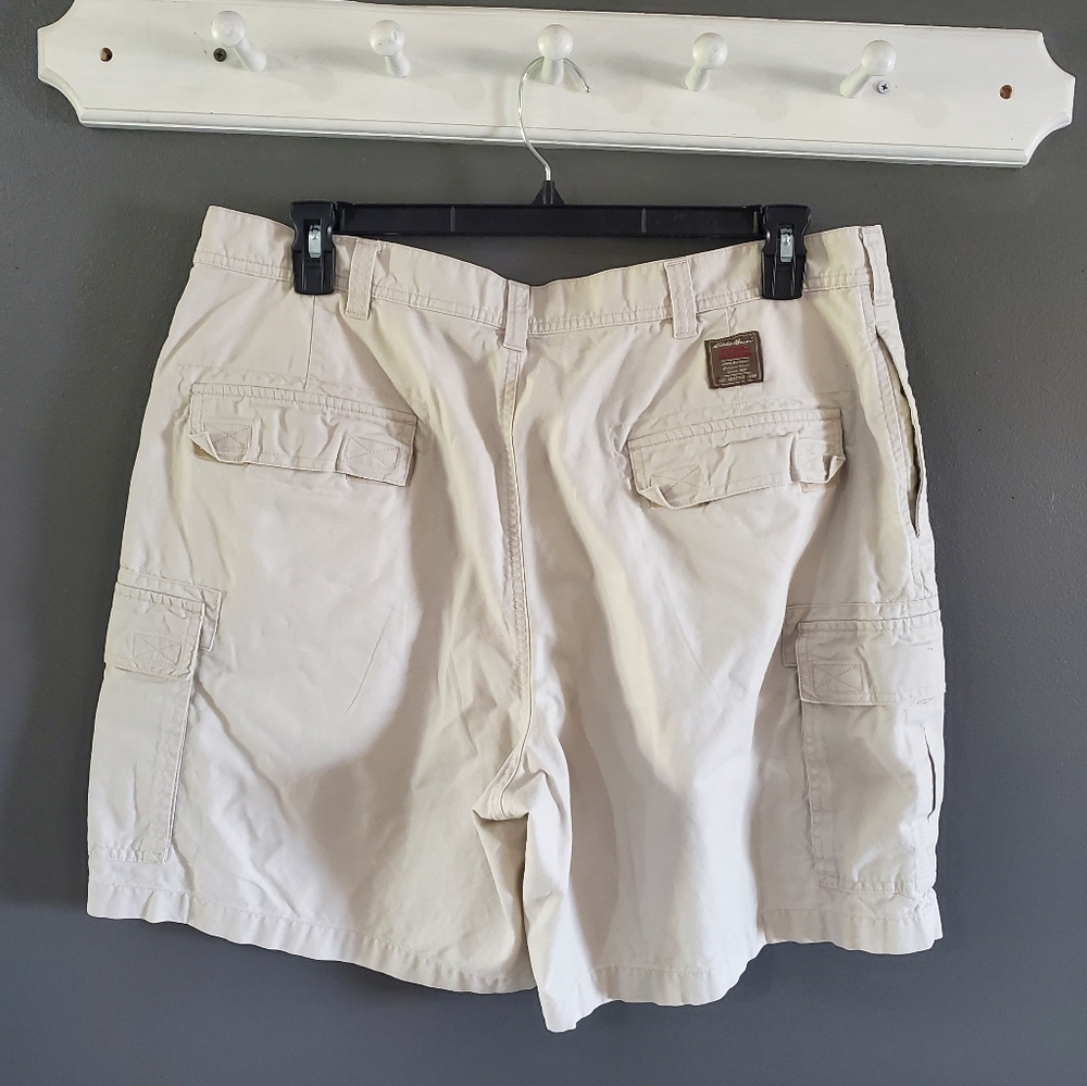 EDDIE BAUER Men's 7" Khaki Cargo Shorts 40